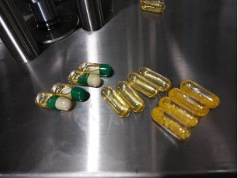 Machine de remplissage liquide complètement automatique de capsule d'huile pour la vitamine, huile de poisson fournisseur